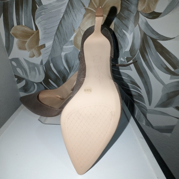 Heels - Picture 5 of 6